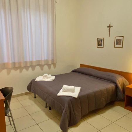 Casa Per Ferie Sant'Anna Hotel มาเตรา ภายนอก รูปภาพ