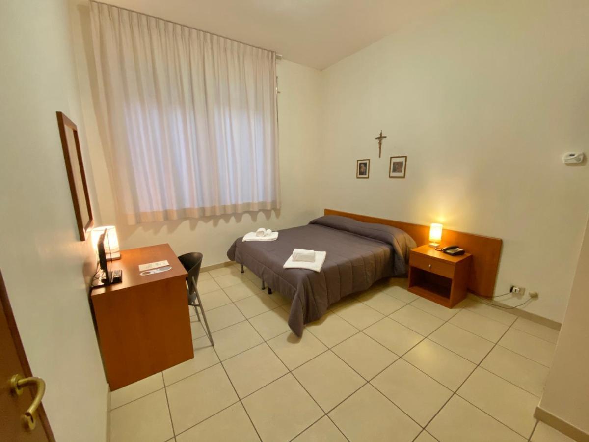 Casa Per Ferie Sant'Anna Hotel มาเตรา ภายนอก รูปภาพ