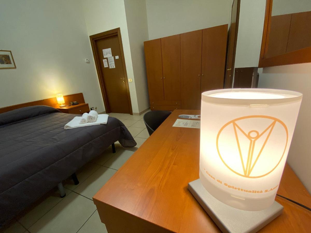 Casa Per Ferie Sant'Anna Hotel มาเตรา ภายนอก รูปภาพ