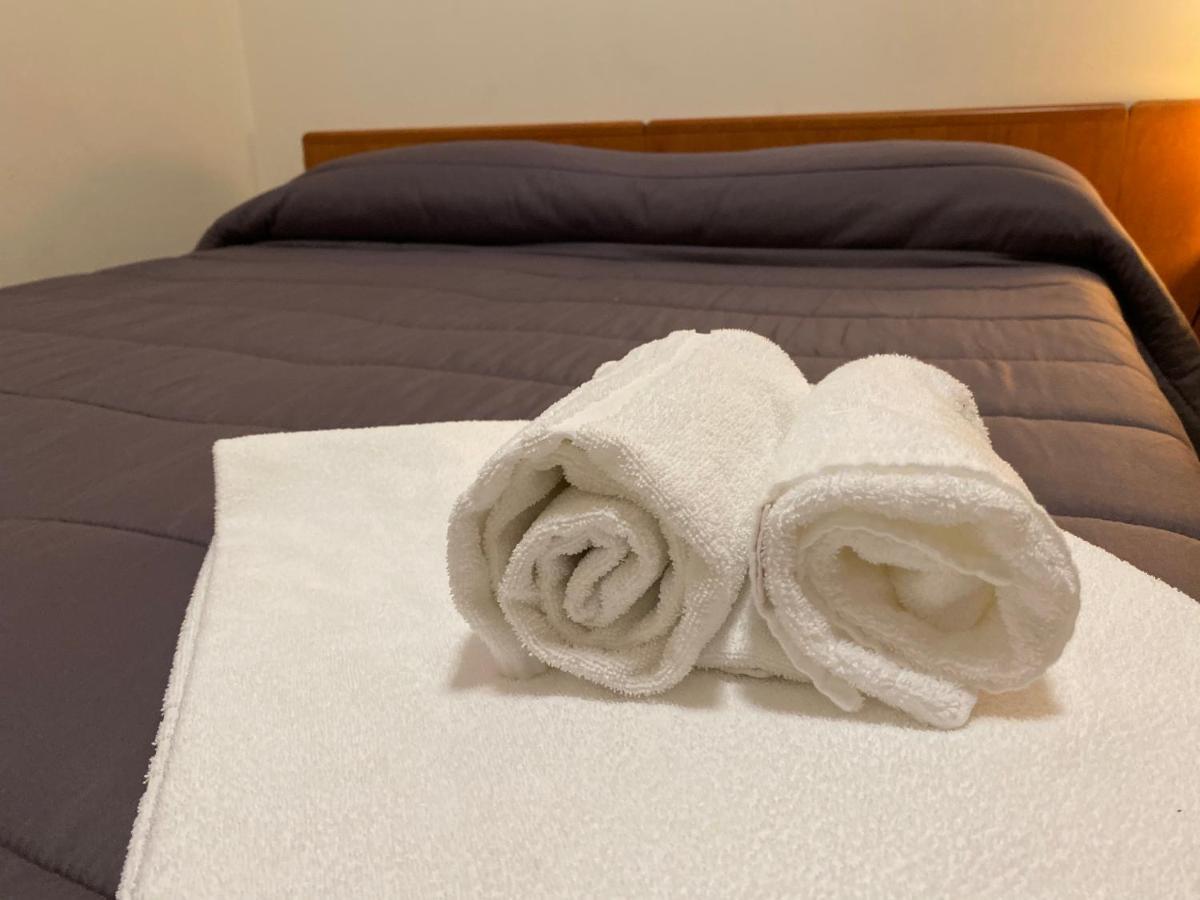 Casa Per Ferie Sant'Anna Hotel มาเตรา ภายนอก รูปภาพ