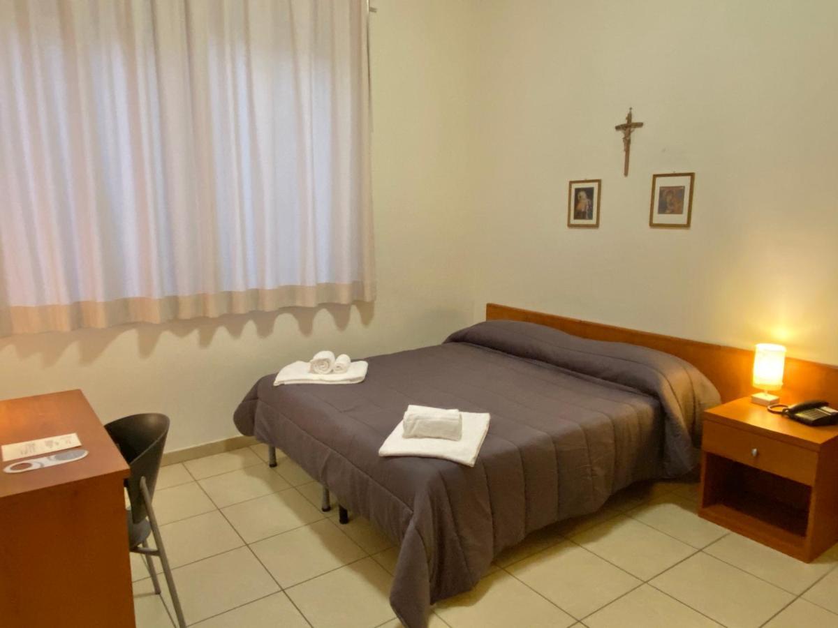 Casa Per Ferie Sant'Anna Hotel มาเตรา ภายนอก รูปภาพ