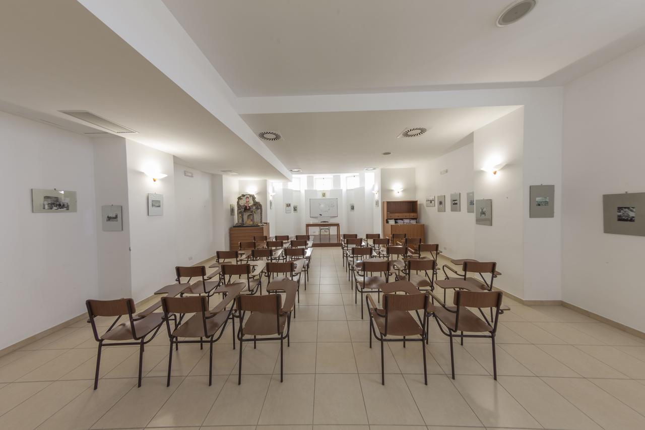 Casa Per Ferie Sant'Anna Hotel มาเตรา ภายนอก รูปภาพ