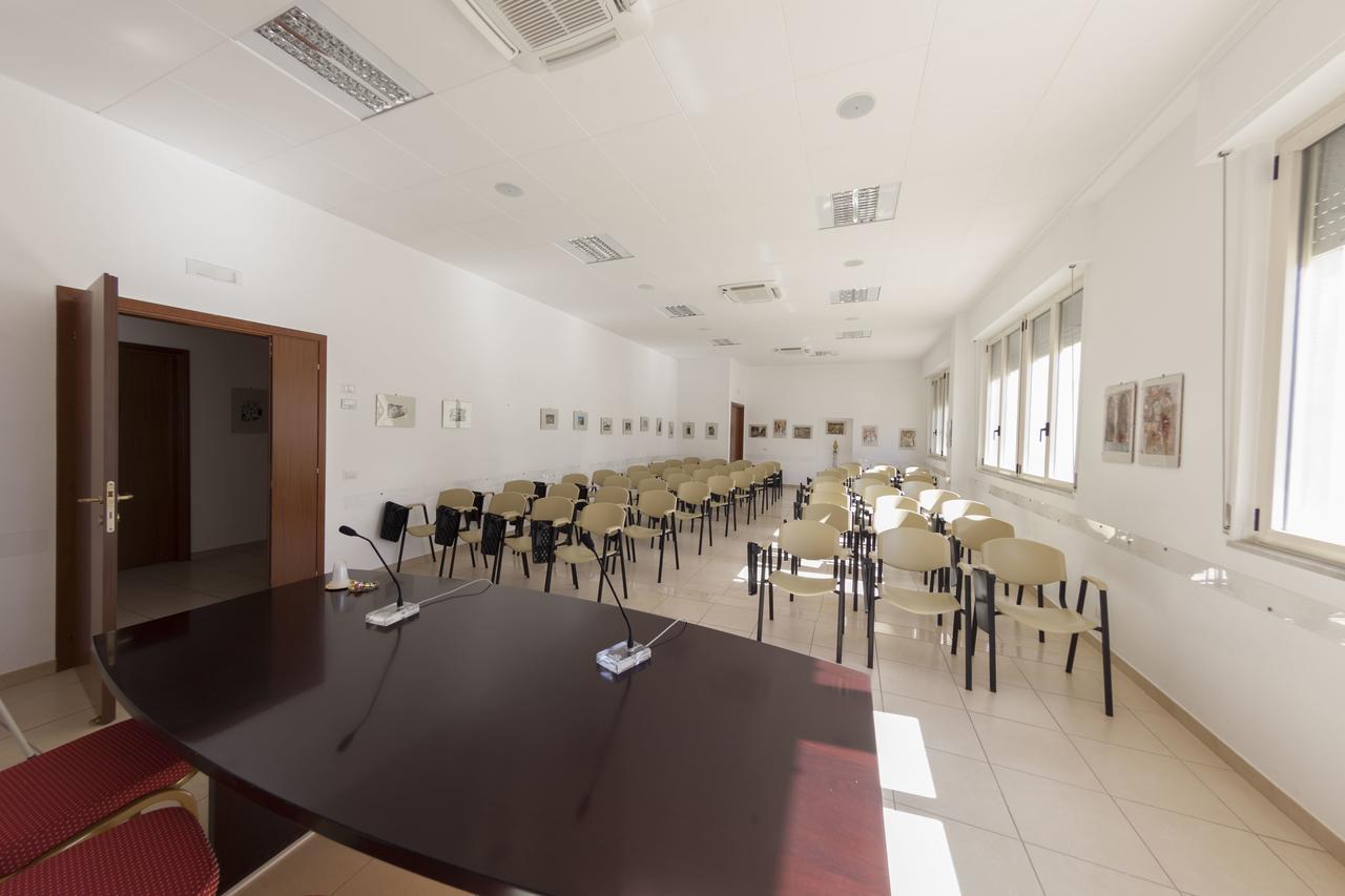 Casa Per Ferie Sant'Anna Hotel มาเตรา ภายนอก รูปภาพ