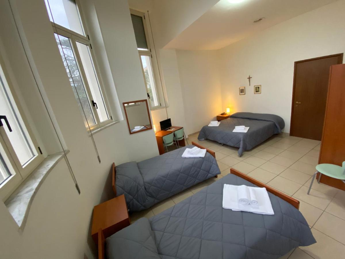 Casa Per Ferie Sant'Anna Hotel มาเตรา ภายนอก รูปภาพ