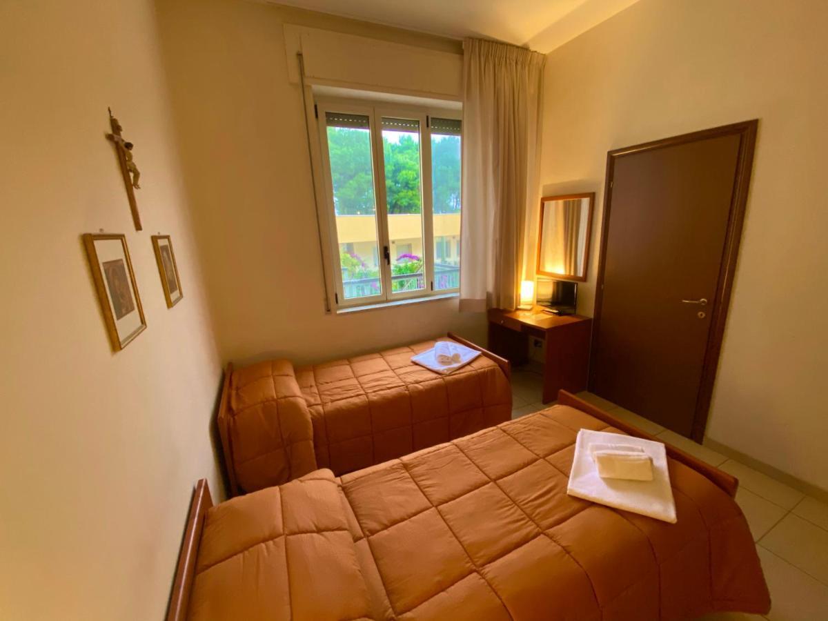 Casa Per Ferie Sant'Anna Hotel มาเตรา ภายนอก รูปภาพ