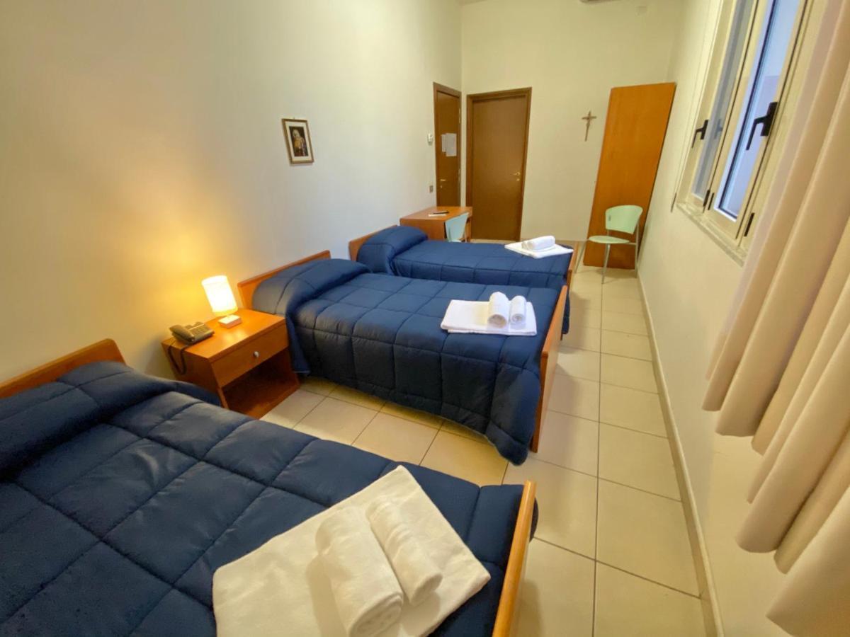 Casa Per Ferie Sant'Anna Hotel มาเตรา ภายนอก รูปภาพ