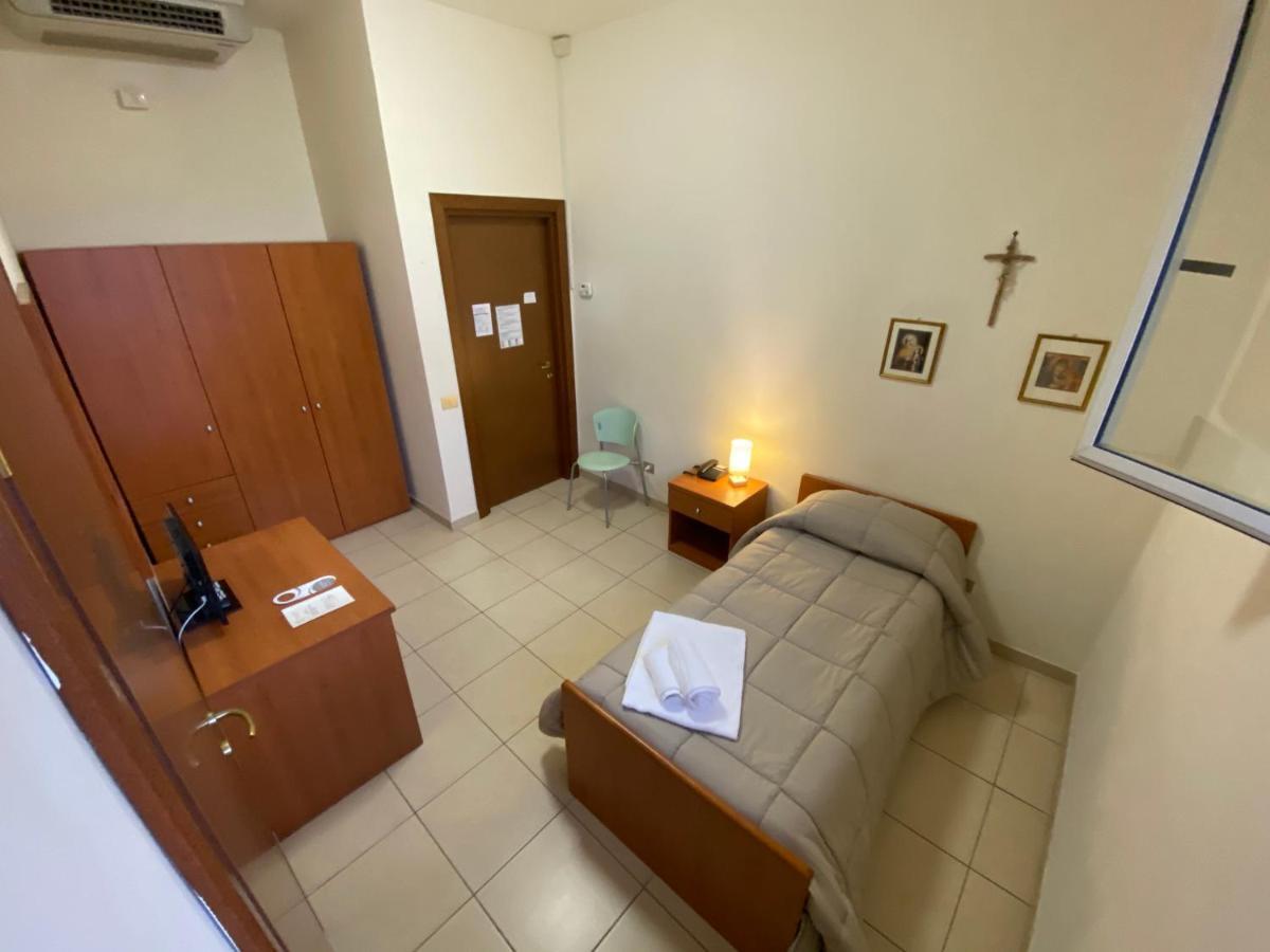 Casa Per Ferie Sant'Anna Hotel มาเตรา ภายนอก รูปภาพ