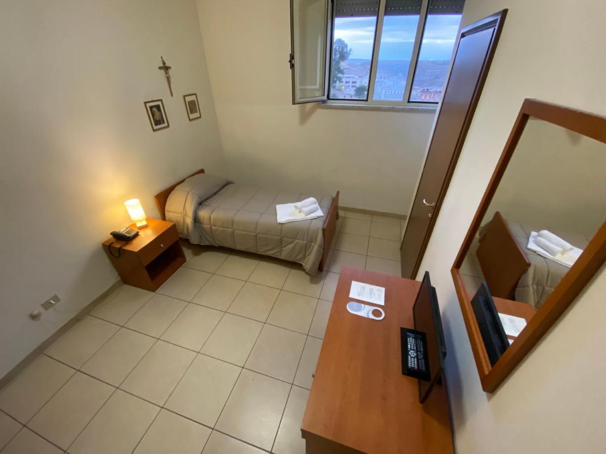 Casa Per Ferie Sant'Anna Hotel มาเตรา ภายนอก รูปภาพ